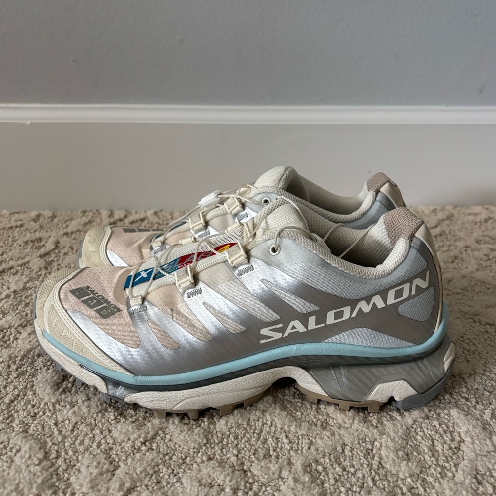Salomon XT-4 OG in the Vanilla Ice and Ballad Blue sneakers W 9